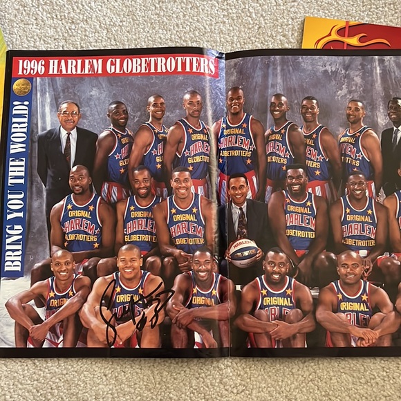 Vintage programs- Globetrotters 70th 1996 & 2004 Ringling Bros. VGC- SFH - Picture 6 of 13